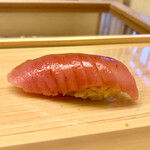 鮨おばな - 背鰭近くとの事