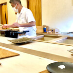 鮨おばな - いつもながら明るく気持ちいい店内