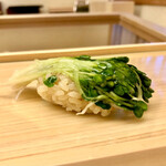 鮨おばな - 定番の貝割れの昆布締め　これも楽しみ