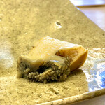 鮨おばな - 蒸した黒鮑は噛む程に旨味滲み出る　旨い！