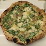 Fakalo pizza gallery - ピッツァ　ほうれん草とリコッタのクリーム、自家製パンチェッタ