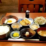 やゆよ・食事屋 - 　とり天とろろめし定食　　900円