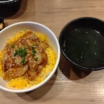 特選和牛大将軍 - 豚みそ焼丼セット ¥780（税別）