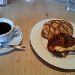 トゥルートゥリー - オムレツとツナチーズトマトソース、ベーコンチーズクロワッサン、コーヒー（イートイン）