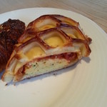 トゥルートゥリー - オムレツとツナチーズトマトソースの断面