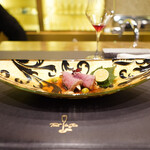 トゥ・ラ・ジョア イズム - 