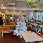 Ie Kafe Purasu Gaden - 12月でしたので、クリスマスツリーがありました。