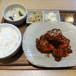 Kankoku Kateiryouri Suryon - ヤンニョムチキン定食 890円 ♪