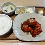 Kankoku Kateiryouri Suryon - ヤンニョムチキン定食 890円 ♪