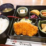 亜朱羅 - 