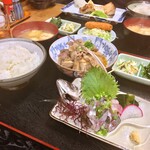 十八番 - あじ叩き、牛肉豆腐煮定食。¥950。