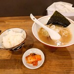 牛骨ラーメン たかうな - 料理写真:2022年12月　しょうラーメンとライス（850円）