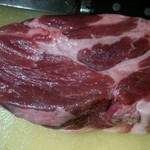 肉の有働 - 購入したりんどう豚の肩ロース。最近食べた豚肉で一番！
