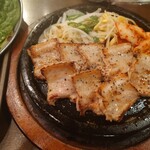 李朝園 - ランチ、サムギョプサル1180円