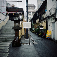 よし梅 人形町本店 - 人形町通りの大観音寺お隣