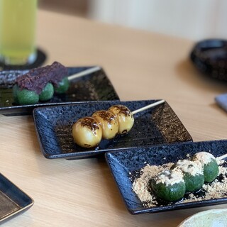 Homemade sweet mitarashi dango that is gentle on the body is popular