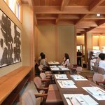 宇豆基野 - 店内のテーブル席の風景です