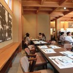 宇豆基野 - 店内のテーブル席の風景です