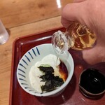 吾妻橋 やぶそば - 酢を垂らすのがこちら特徴