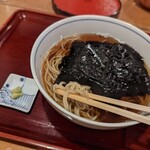 吾妻橋 やぶそば - 蕎麦を啜る