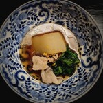 道人 - 月の輪。脂が透明。なんでこんなに綺麗なお出汁なのか・・・金沢春菊の鮮烈な香りも良いアクセントです。