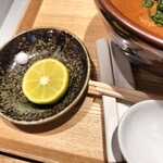 中華蕎麦 とみ田 - 塩とスダチ、重たくなった口内をリフレッシュ