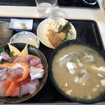 Suisan Shokudou - ☆海鮮丼は1,000円❗️味噌汁を鯛のあら汁に変更して1,400円