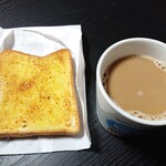 LAO'WU 台湾喫茶 - ニンニクバタートーストと珈琲牛乳