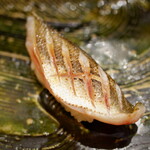 にぎり鮨 一五〇 - 炙りカマス（おすすめ）