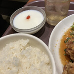 唐朝刀削麺 - ご飯と杏仁豆腐