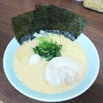 Yokohama Ie Keira-Men Konshinya - 醤油らーめん