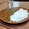 Attic Cafe - 気まぐれ店主の１０種の野菜とひき肉のカレー