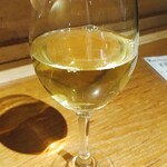 肉 ワイン 鉄板バル Gappo - ★白ワイン シャルドネ 550円 量少ない！