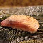 にぎり鮨 一五〇 - 炙りサーモン