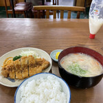 エイコー食堂 - 粕汁(大350円)を今年も食べたくてたまらずに食べに来た。この写真の主役は粕汁！
