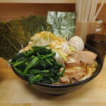 ラーメン 三亀 - 左側