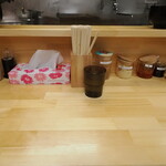 ラーメン 三亀 - 卓上