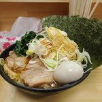 ラーメン 三亀 - 右側
