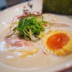 牛賀 - 特製牛骨ラーメン塩アップ