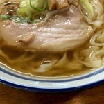 ラーメン恵比寿屋 - スープは若干の濁りが