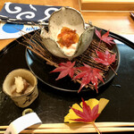 日本料理菊哉 - 先付のうちわエビとたら白子。あとナマコのみぞれ和え。最初からどれも美味い。