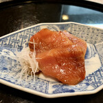 日本料理菊哉 - カジキマグロのヅケ。今日一の美味さで、脂の旨みはあるけれど、スッと消える潔さがあり、醤油と合わさって、甘味が引き出されてる。