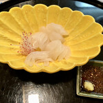 日本料理菊哉 - 紋甲イカのお造り。身は甘く、ミミはコリコリ