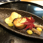 日本料理菊哉 - 焼き物のサワラ。サワラもふっくらしてプロの焼き加減だけど、実は脇に添えた牛蒡が柔らかくて味が染みていて最高に美味い。炊いて蒸して揚げたと！