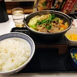Yoshinoya - 牛すき鍋膳767円 御飯大盛