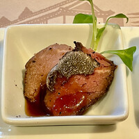 素敵亭 - 素敵亭特製ローストビーフ、トリュフ添え。