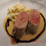 レストラン カーウントカー - 仔牛ロース肉とシュヴァイネファルスのローラーデ　サワークリームのソース