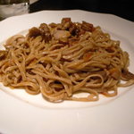 カメレオン - 鶏肉を赤ワインソースで煮込んだソース