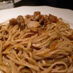 カメレオン - 鶏肉を赤ワインソースで煮込んだソース