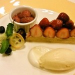 リヴィエール - デザート　いちごのタルト他